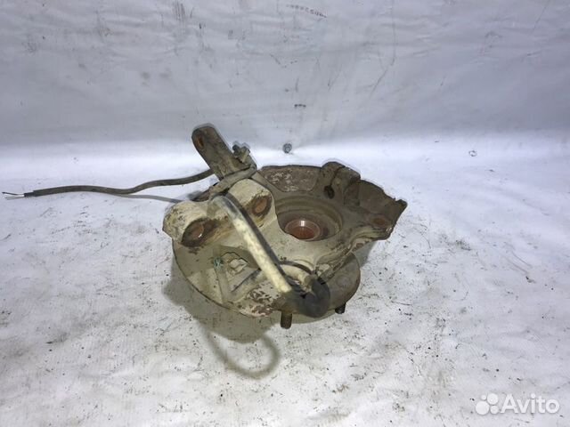 Поворотный кулак передний левый Mitsubishi