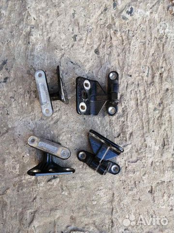 Ограничитель двери петля Левая Мерседес E 211