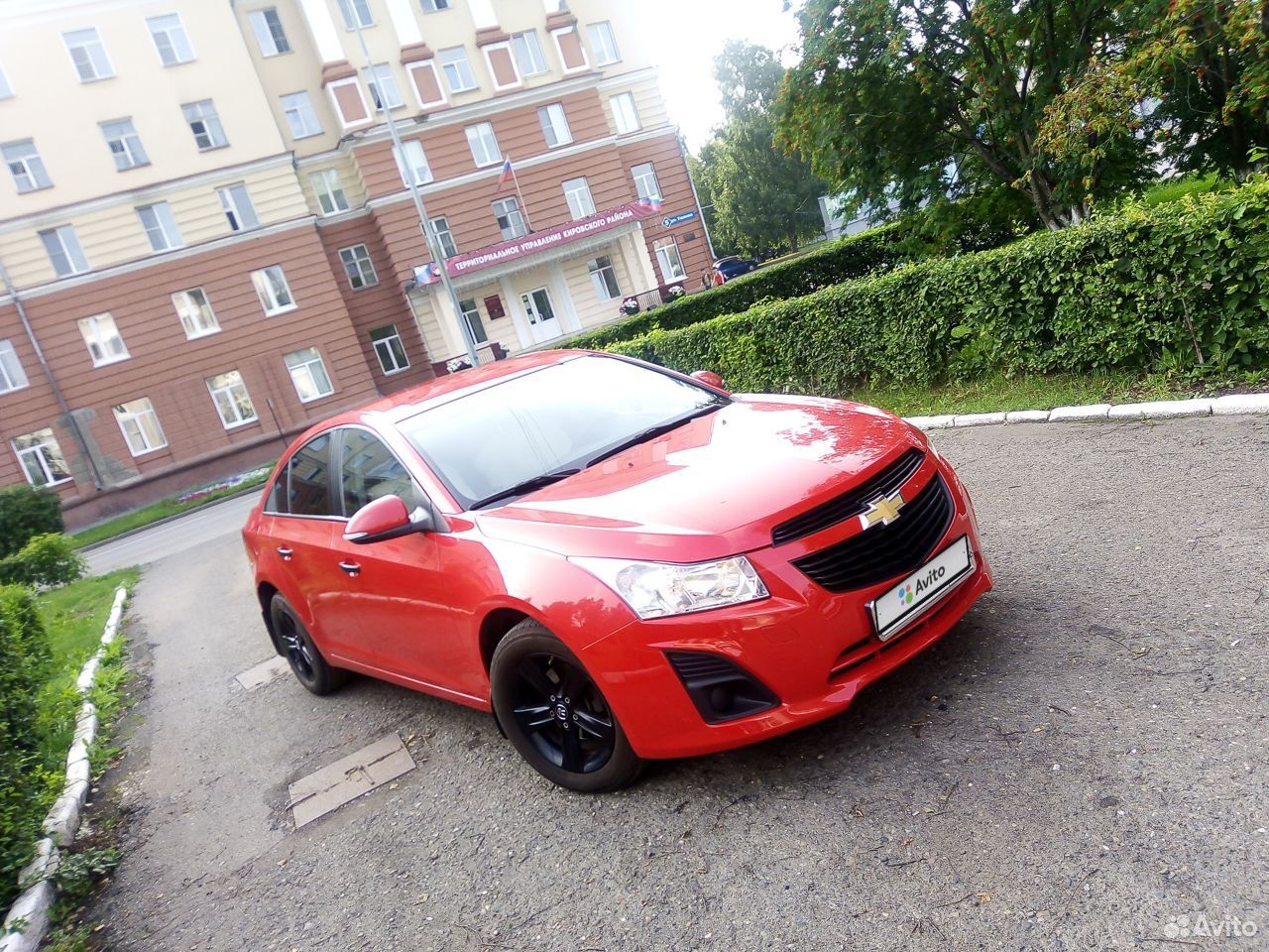 Chevrolet Cruze красный с черной крышей