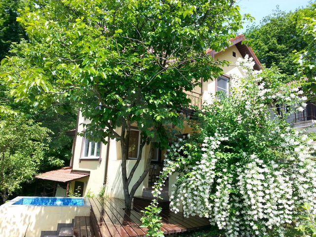 Дом 90,7 м² на участке 6,4 сот.