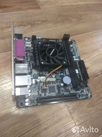 Материнская плата с встроенным цп GA-E2500N