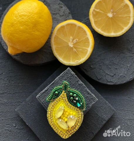 Брошь лимон