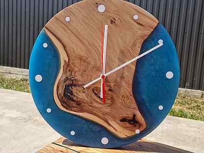 Часы настенные из дерева и эпоксидной смолы d35