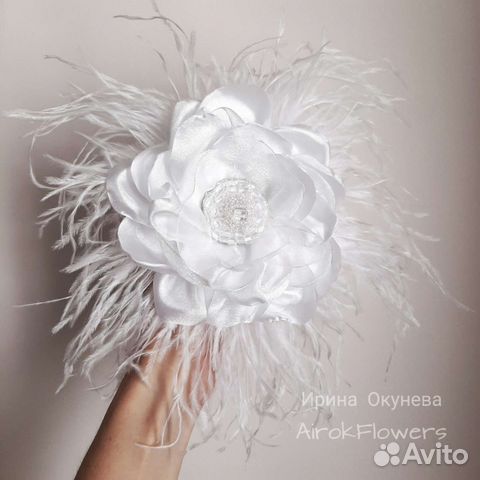 Брошь с перьями