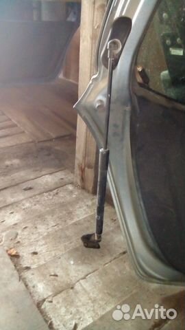 Toyota vitz с 1999 до 2010 г амортизатор 5й двери