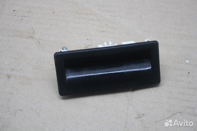 Кнопка открывания багажника Volkswagen tiguan 2011