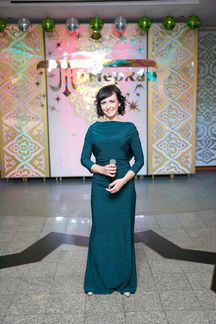 Поющая ведущая