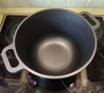 Новый казан с крышкой-сковородой