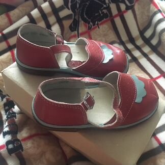 Детские босоножки