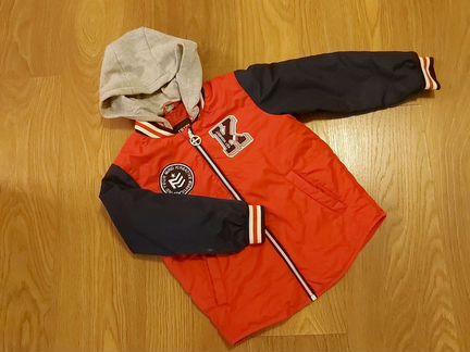 Куртка б/у на мальчика рр 122