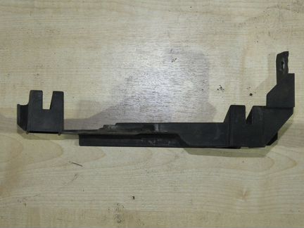 Направляющая/кронштейн фары правая Infiniti G25