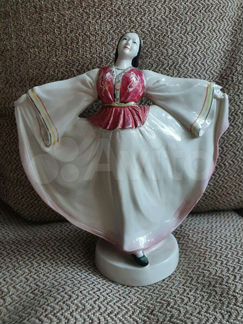 Китай фарфоровая статуэтка