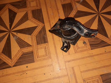 Подушка двигателя правая Mitsubishi Lancer 9