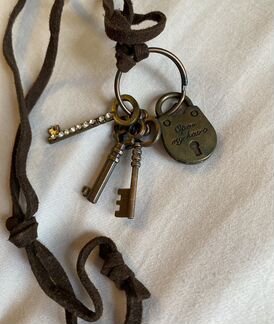 Подвеска и разные колье, украшения на шею