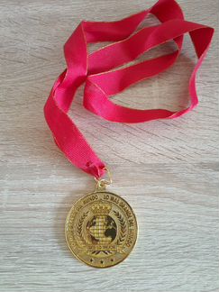 Подарочная медаль с надписью на испанском