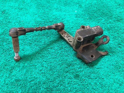 Датчик положения кузова Audi A8 D4 2013