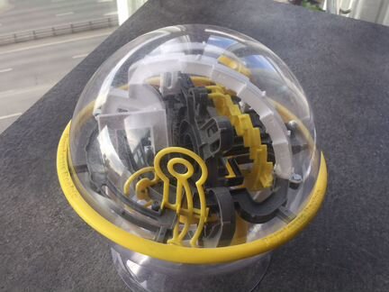 Детская игрушка-лабиринт с шариком