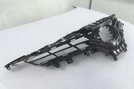 Toyota Camry V70 Решетка радиатора под камеру