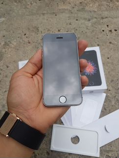 iPhone SE на 32gb