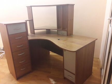 Письменный стол