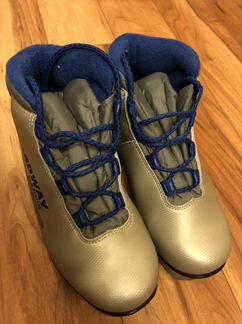 Ботинки для беговых лыж 35 р