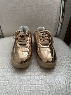 Кроссовки золотые со светящимися подошвами