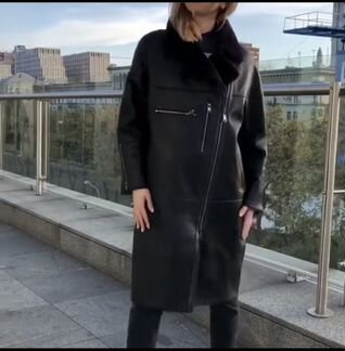 Натуралтная удлиненная дубленка в стиле Беленсиага