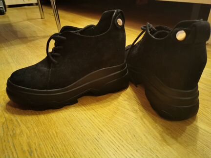 Ботинки на танкетке