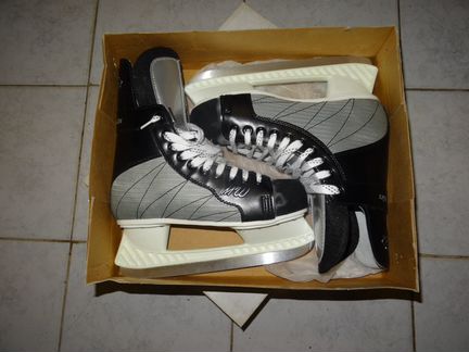 Коньки хоккейные Street Figther новые 43 размер