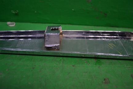 Накладка решетки радиатора левая Mitsubishi Pajero