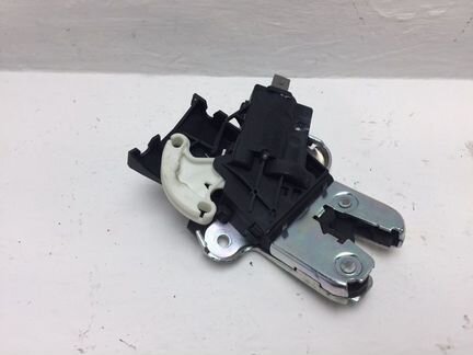 Замок крышки багажника Volkswagen Passat Cc 2.0