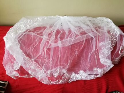 Красивая фата с гребешком