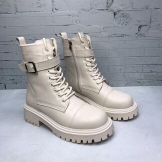 Ботинки balenciaga молочные зимние с ремешком