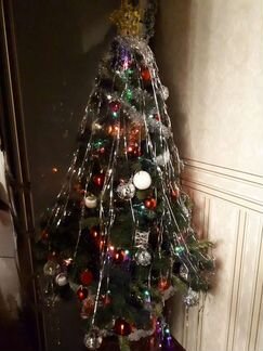 Елка искусственная новогодняя (в подарок игрушки)