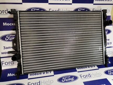 Радиатор охлаждения двигателя Ford Focus 3 2.0