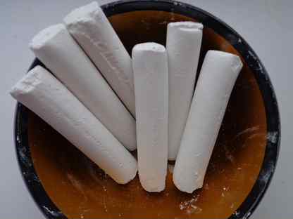 500 кг глины. Неочищенный мел. Мел запах. Мел запах. Промокший мел.