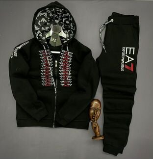 Тёплый спортивный костюм EA7