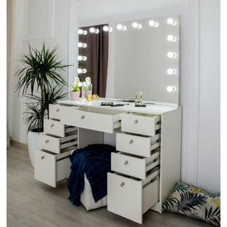 Туалетный столик / Гримерный столик