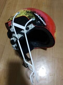 Горнолыжный шлем