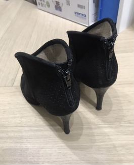 Шикарные ботильоны (перфорированная замша)