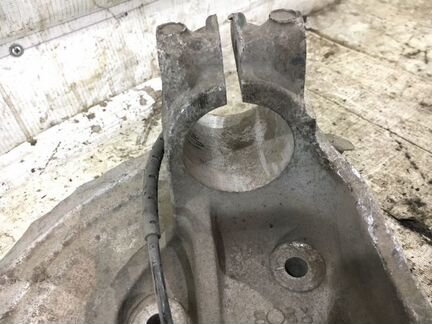 Поворотный кулак передний правый Bmw 1-Series E87