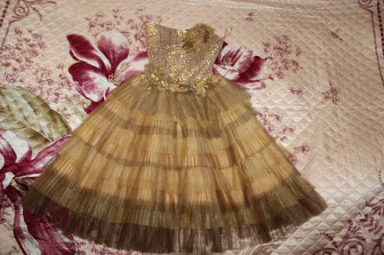 Золотое платье и шаль, клатч (в подарок)