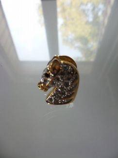 Значок конь в стразах на подарок