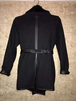 Пальто с воротником из натурального меха