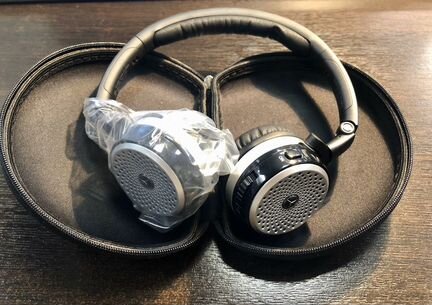 Наушники Mercedes