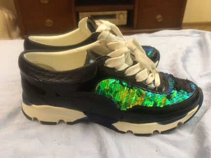 Кроссовки женские