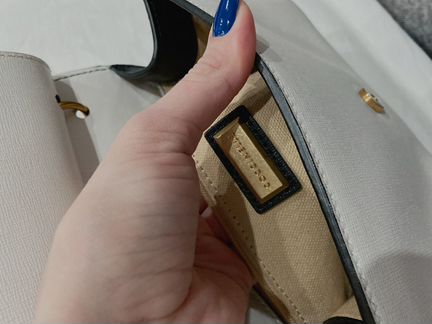 Сумка Coccinelle белая с клапаном