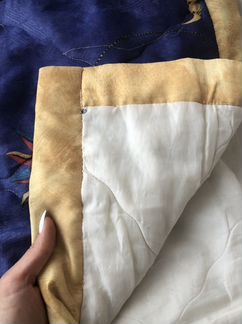 Покрывало и подушки на кровать