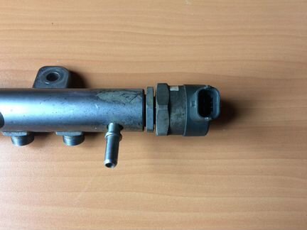 Топливный коллектор с клапаном Land Rover Jaguar