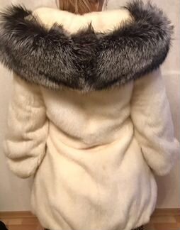 Шубка из светлой норки с чернобуркой